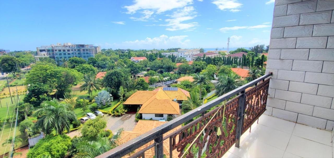 Spacious Apartment Near The Beach In Masaki Dár Al-Szalám Kültér fotó